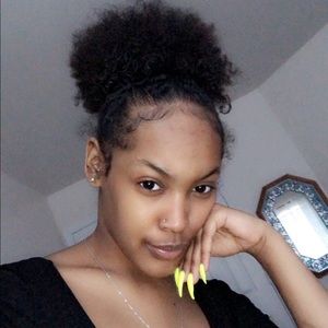 Meet your Posher, Briana